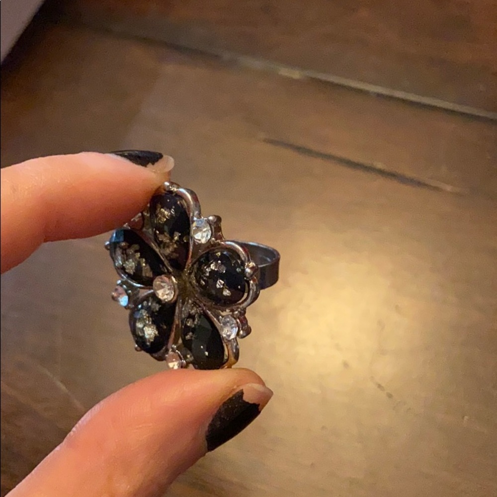 Flower ring - Picture 2 of 2